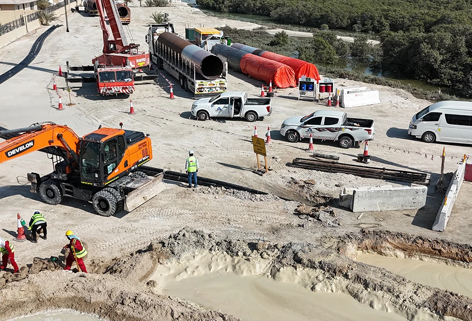 Marine heavy pipeline installations assembly and on-site engineering crew alignment work
